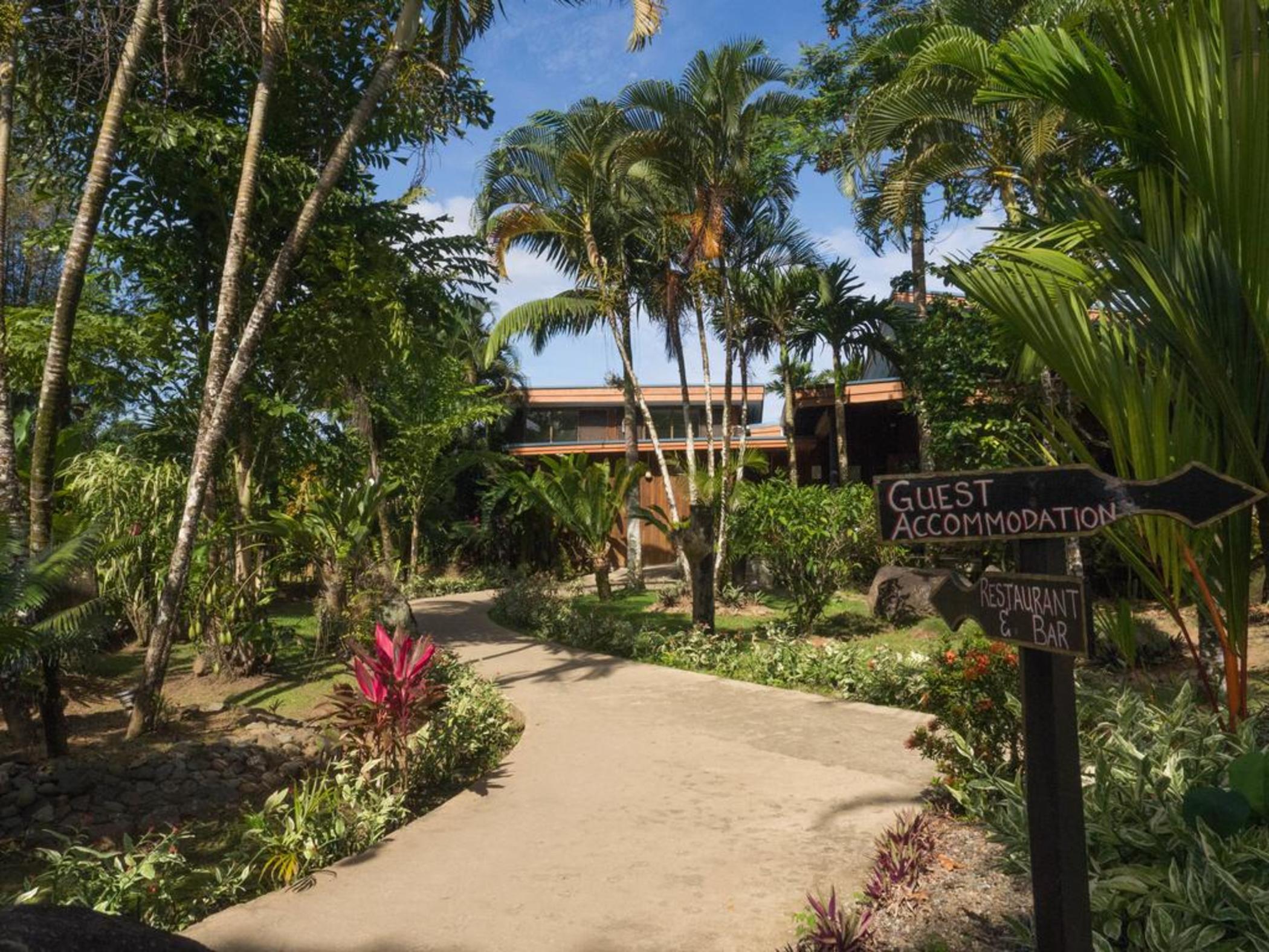 Uprising Beach Resort Пасифик Харбър Екстериор снимка